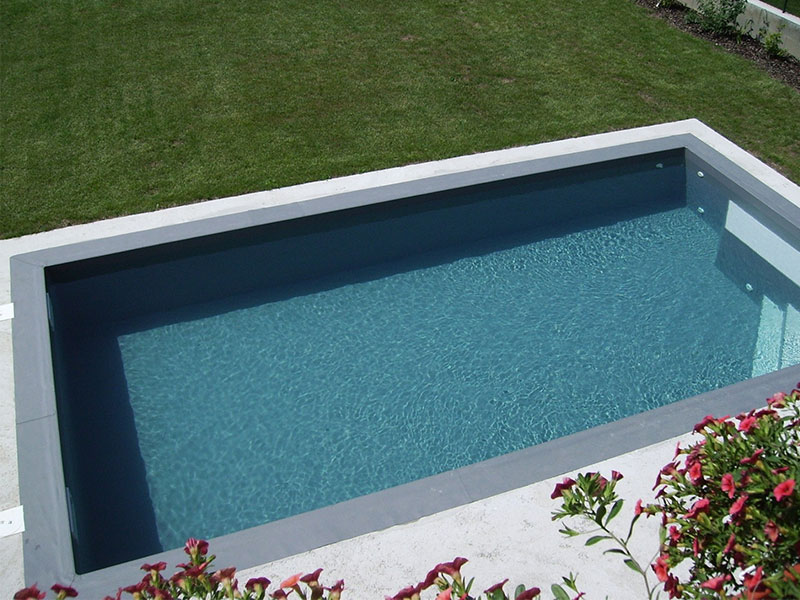 piscine installée jardin